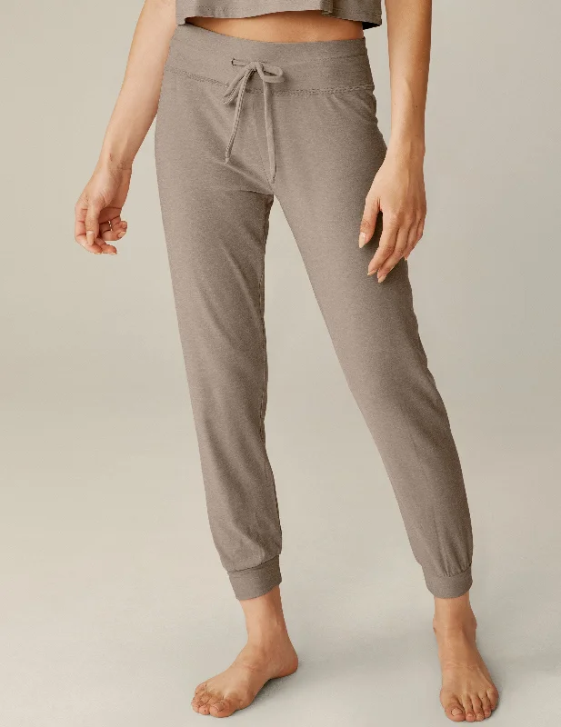 Featherweight Lounge Around Midi Jogger